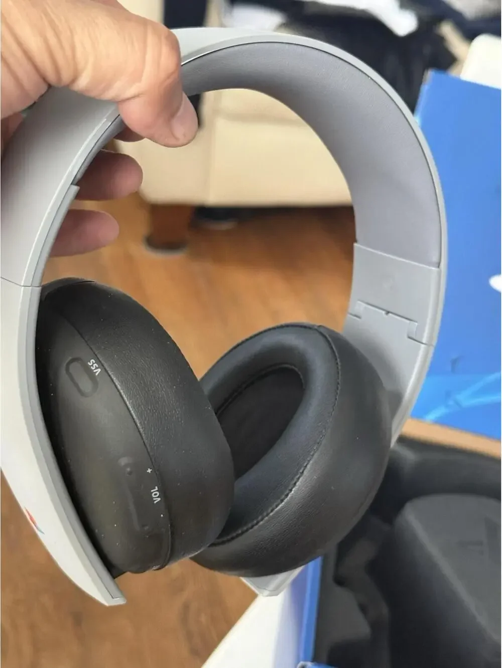sony playstation 4 gold wireless headset W/box , Missing Adapter , ( Untested )